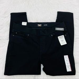 Levi’s Totally Shaping Pull On Skinny Jeans